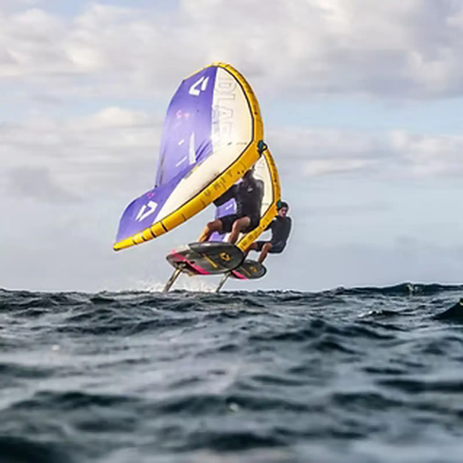 Wingfoil avec voiles Duotone