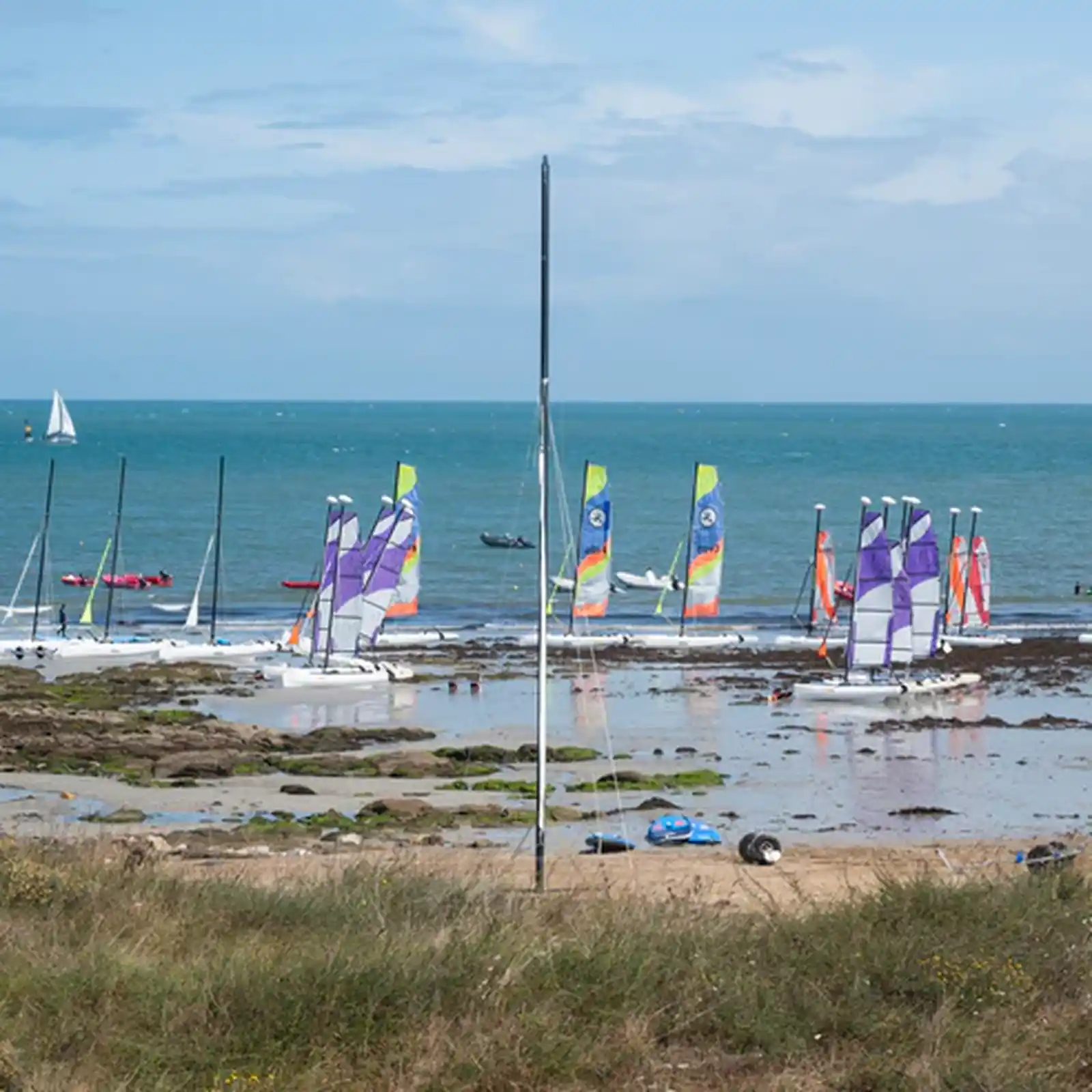 Vue du plan d'eau et des voiliers sur l'Île d'Yeu