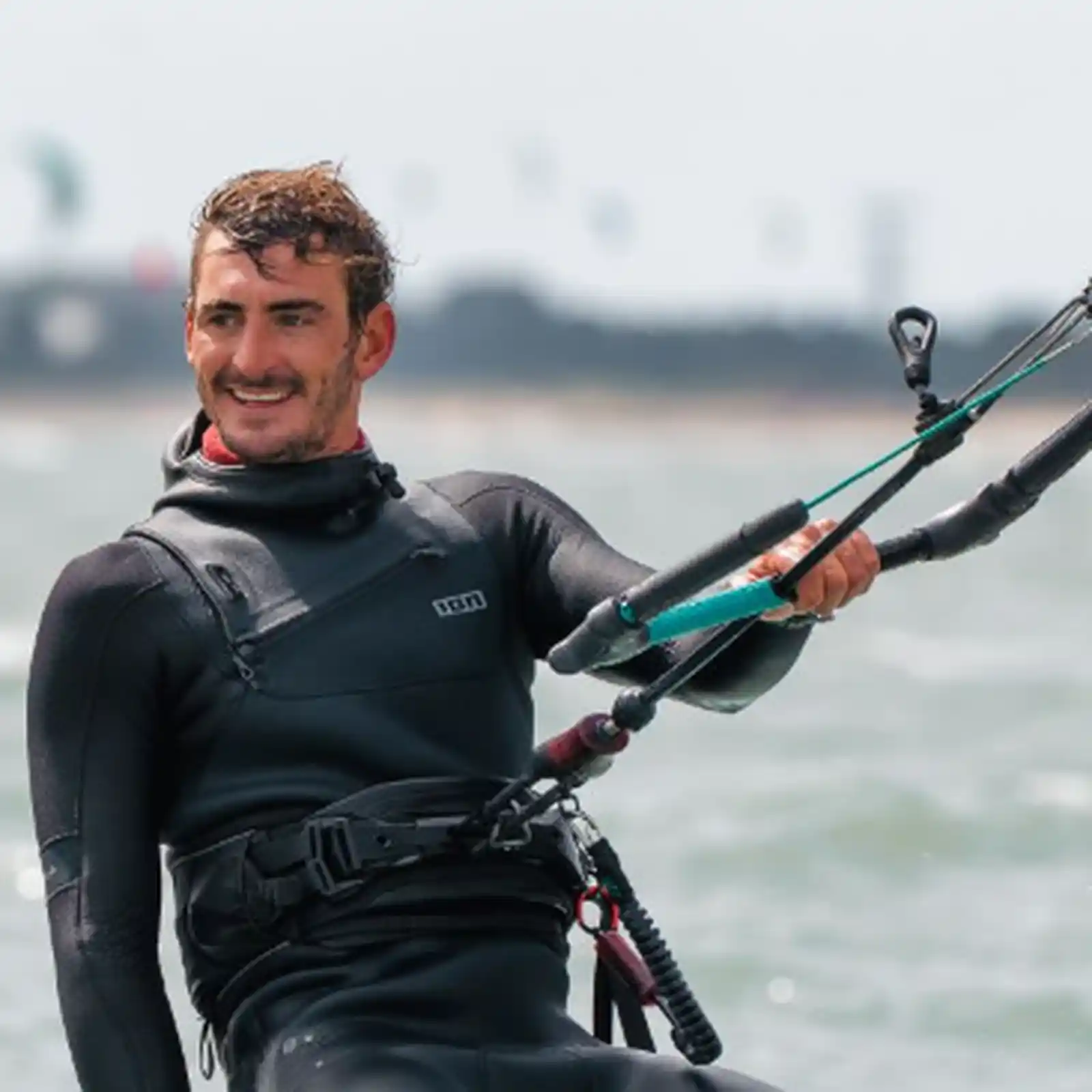 Rider Evo Ride en navigation kitesurf à Saint-Malo